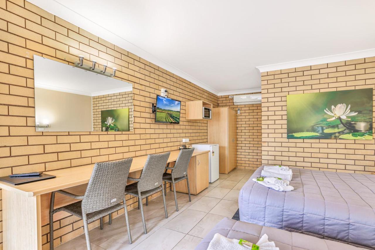 Stagecoach Inn Motel Тамуърт Екстериор снимка