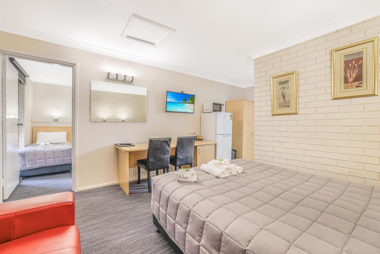 Stagecoach Inn Motel Тамуърт Екстериор снимка