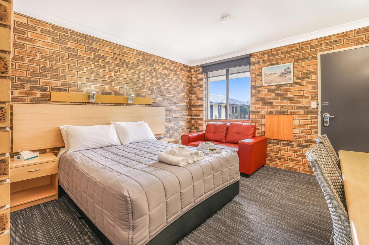 Stagecoach Inn Motel Тамуърт Екстериор снимка