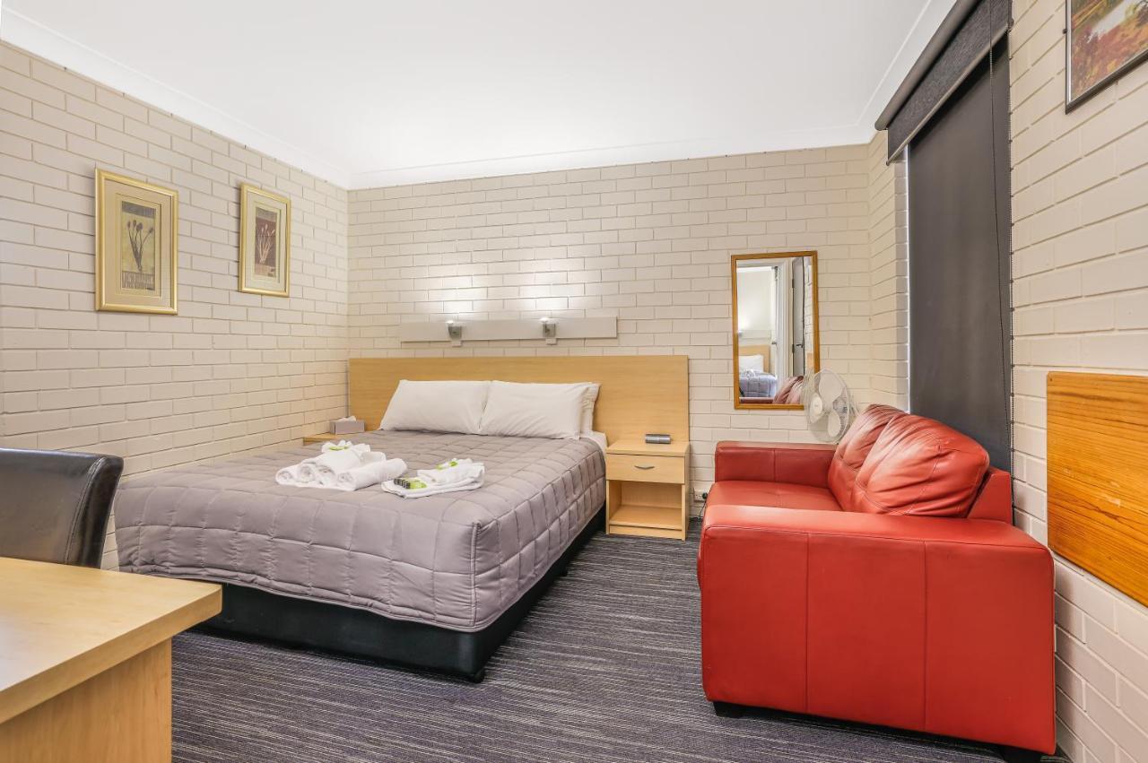 Stagecoach Inn Motel Тамуърт Екстериор снимка