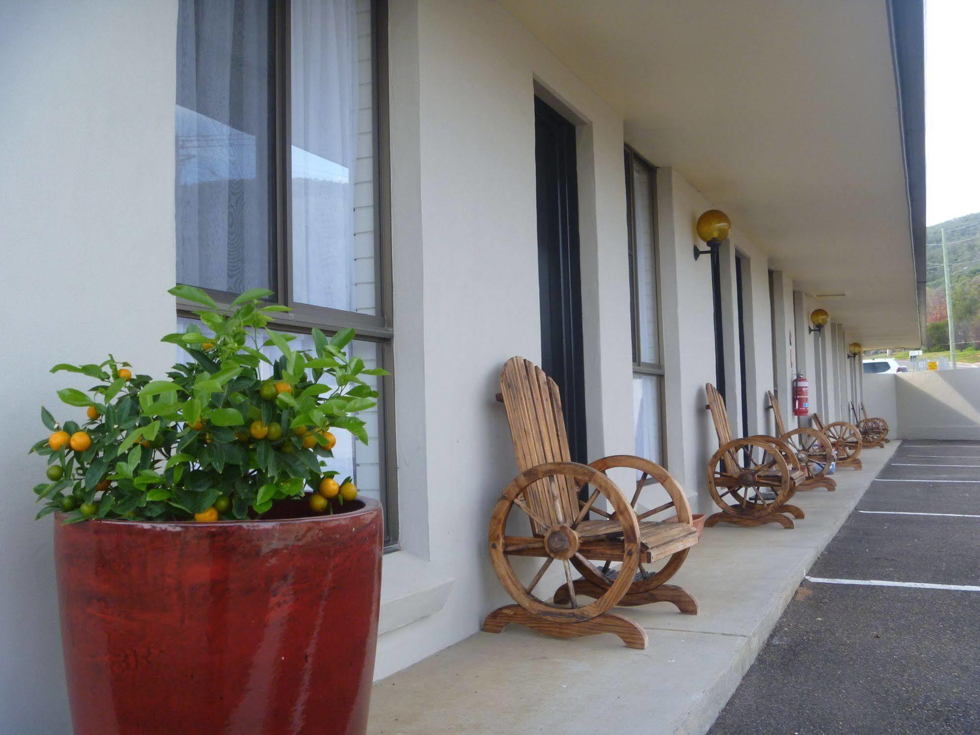 Stagecoach Inn Motel Тамуърт Екстериор снимка